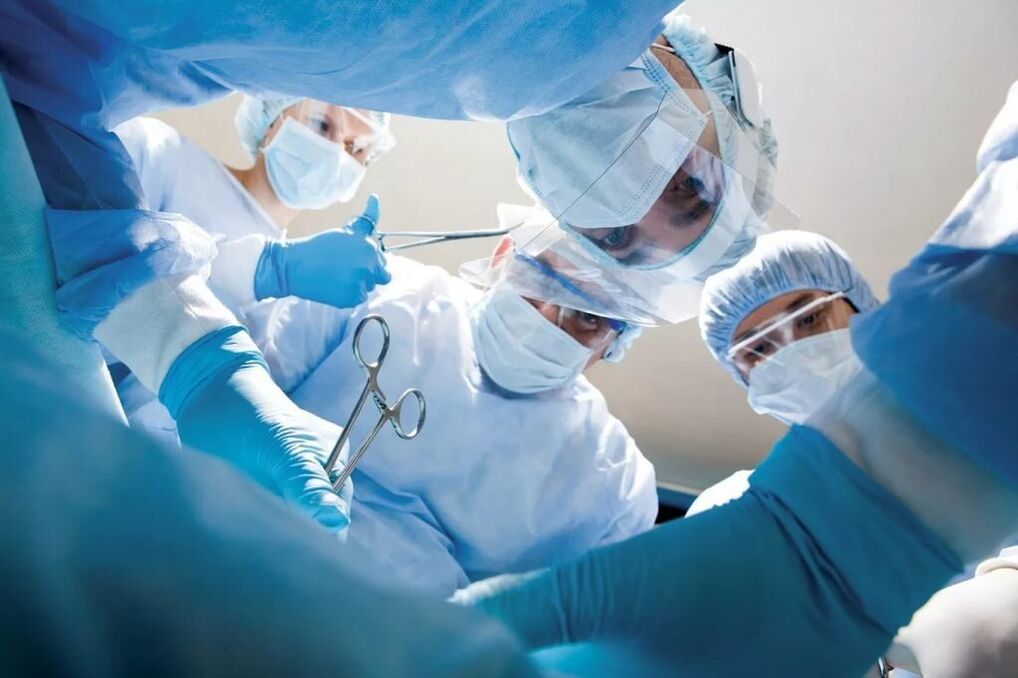 For complicated thoracic osteochondrosis, surgery is performed