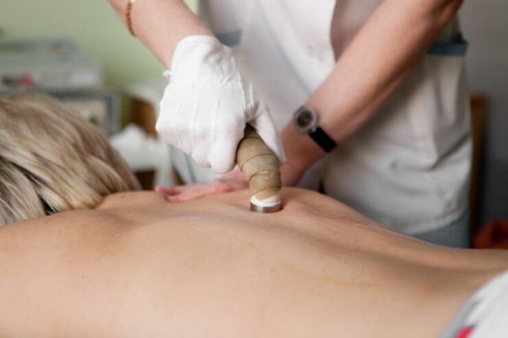 Physiotherapeutic procedure for the treatment of thoracic osteochondrosis, prescribed by the attending physician